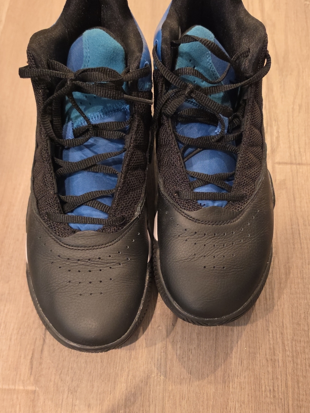 Jordan Stay Loyal Basketball Shoes - Picture 2 of 4